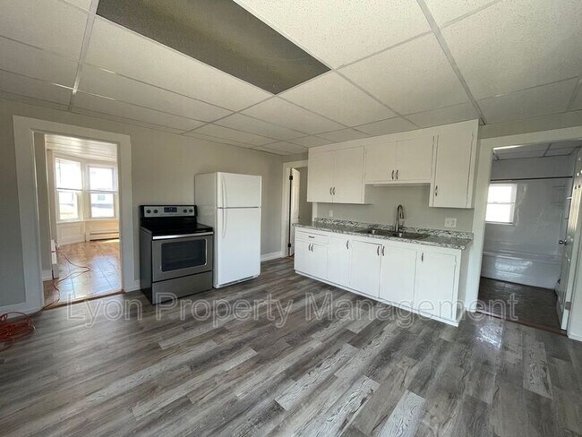 Building Photo - 5 Vose St