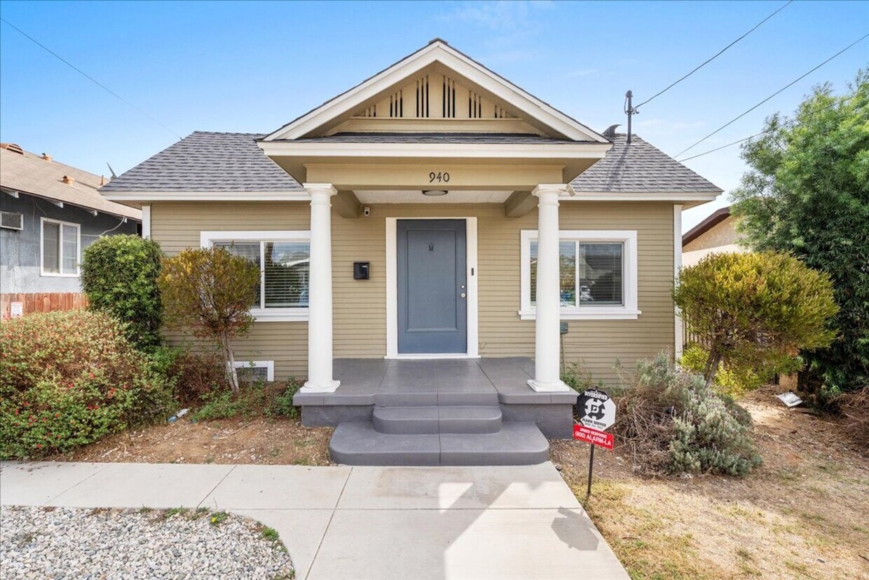 Foto principal - Charming 3-Bedroom Craftsman with Modern U...
