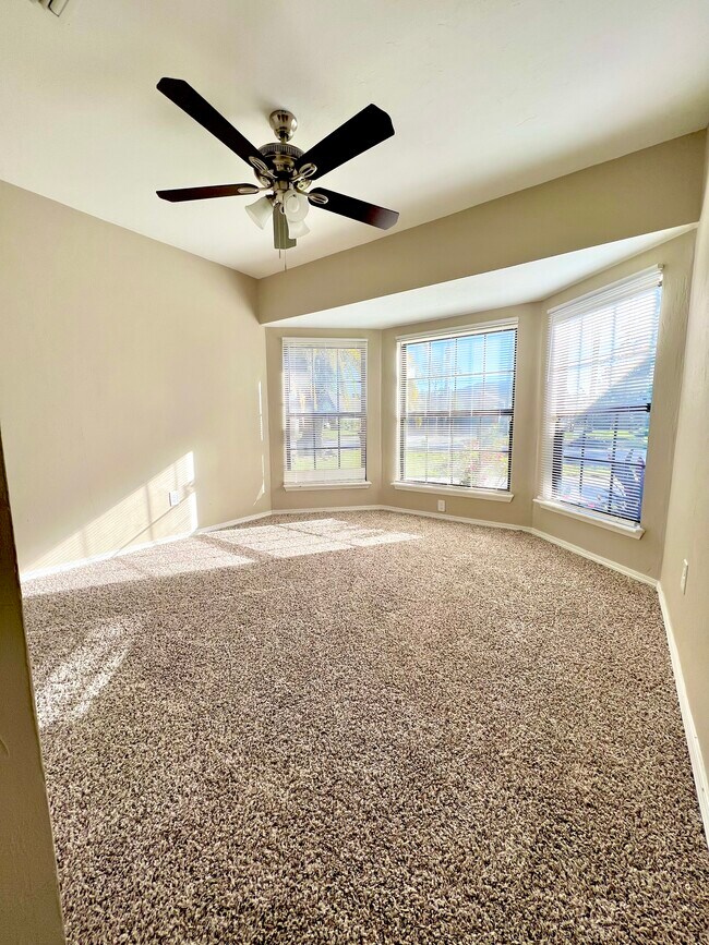 Building Photo - 2262 Ironstone Dr W