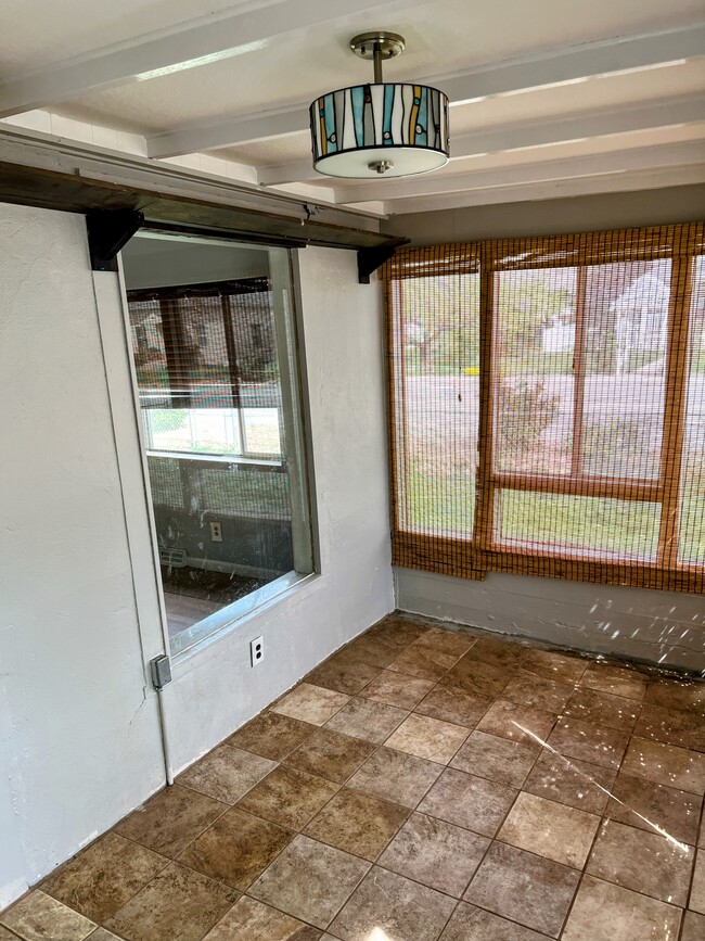 Front mud room - 104 Kluge Ave