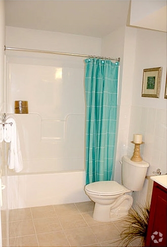 Baño - Riverview Court