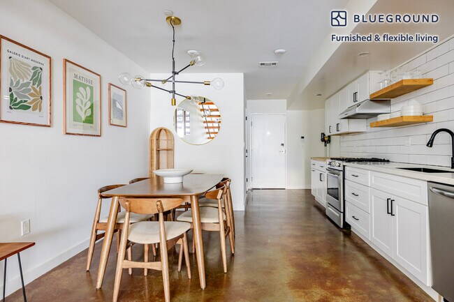 Foto del edificio - 654 N Virgil Ave