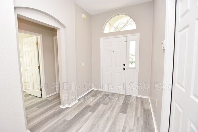 Foto del edificio - 2118 Deerfield Dr