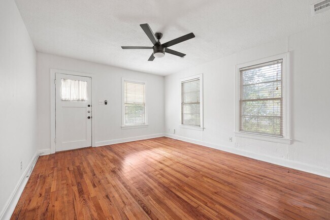 Foto del edificio - Cute two Bedroom Home in The Heart of Aust...