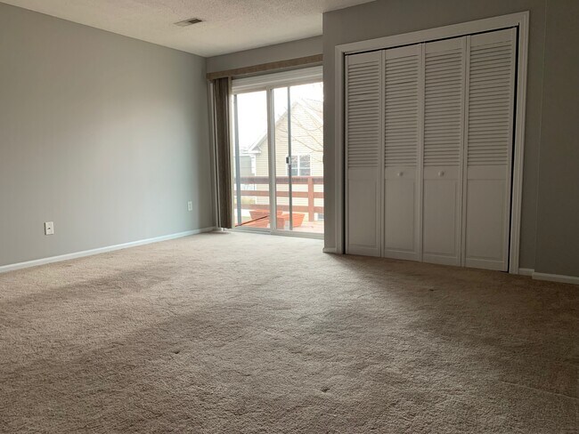 Living room - 104 Seaside Ave
