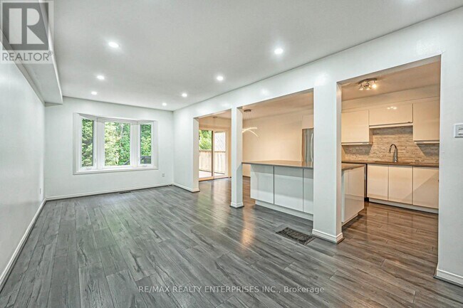 Building Photo - 1033 Ibar Way