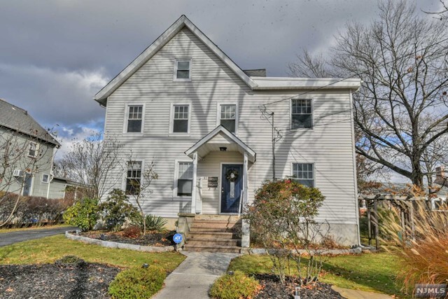 Building Photo - 82 Elm St