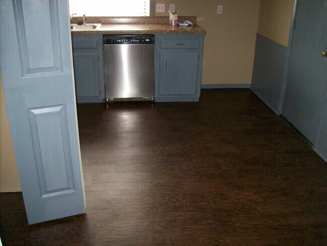 Building Photo - 410 S Greengate Dr