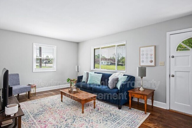 Building Photo - 208 Oakhurst St
