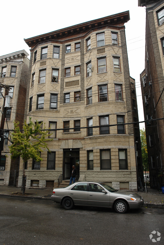 Building Photo - 19 Lawrence St