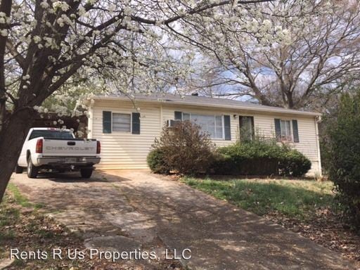 Primary Photo - 2215 Gordon Cir SE