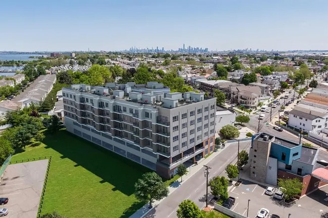 Building Photo - 105 North St