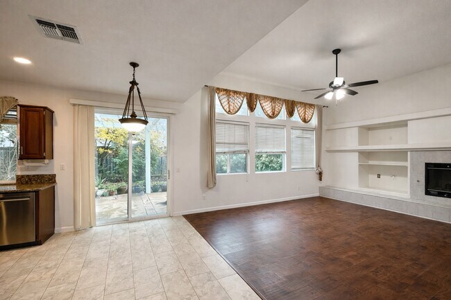 Foto del edificio - 632 Fisher Cir