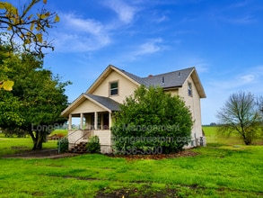 Building Photo - 29626 OR-34