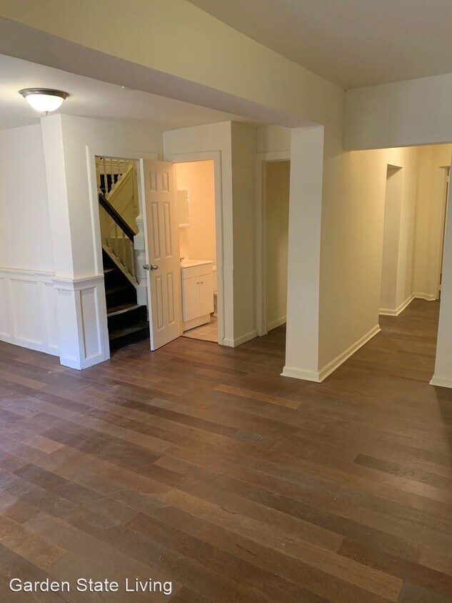 Foto principal - 7 br, 4 bath House - 253 Roseville Avenue