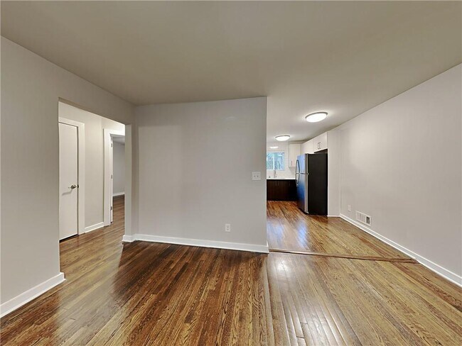 Foto del edificio - 880 N Highland Ave NE