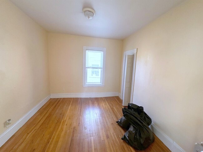 Building Photo - 145 College Ave