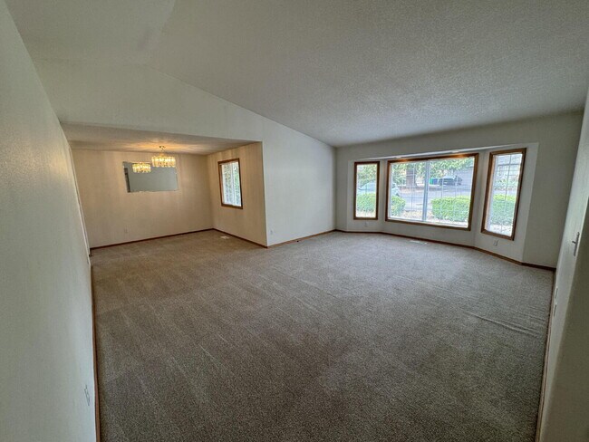 Building Photo - Ranch-Style, Milwaukie Home, Large Fenced Yard, Boat or Toy Storage, Gardeners Welcome