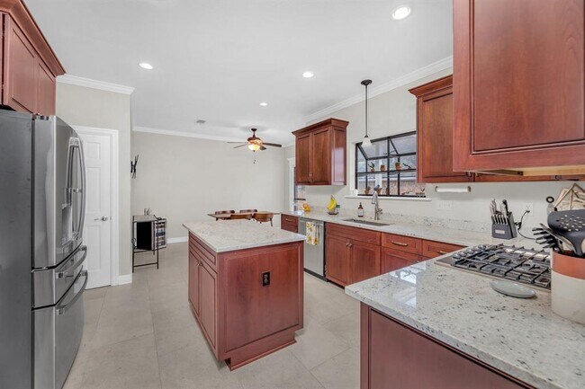 Foto del edificio - 927 Blue Spring Cir