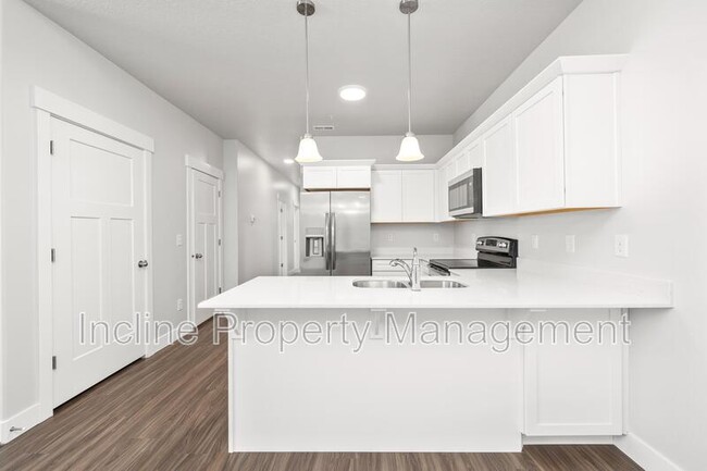 Building Photo - 359 W 785 N