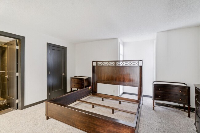 Foto del edificio - 410 W 7th St