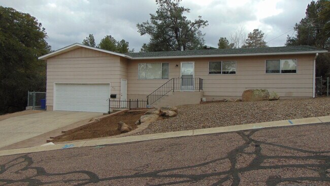 Building Photo - 811 Heritage Cir
