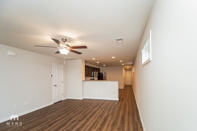 Foto del edificio - 335 Noble Ln