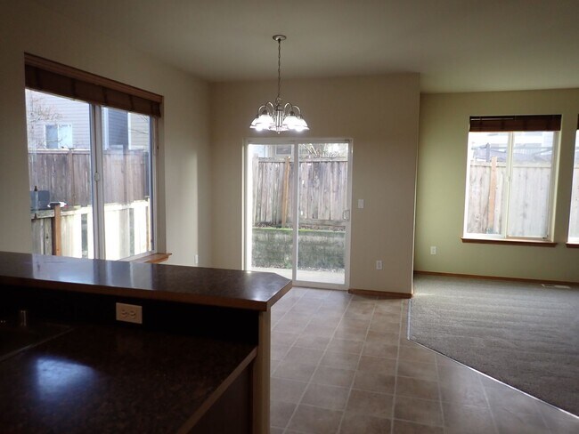 Building Photo - Beautiful 5 Bedroom Puyallup Home