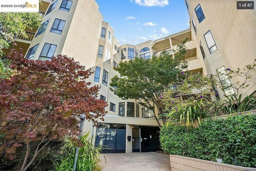 Building Photo - 330 Park View Terrace