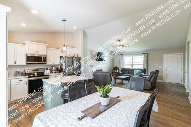 Building Photo - FULLY FINISHED WALK-OUT BASEMENT!! 4 Bedro...