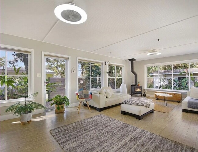 Building Photo - 23 Solano Ave