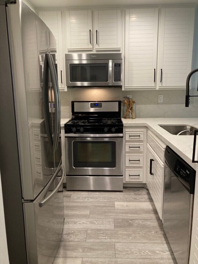 Building Photo - 8505 Gulana Ave