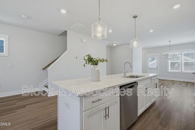 Foto del edificio - 682 Vine Pkwy