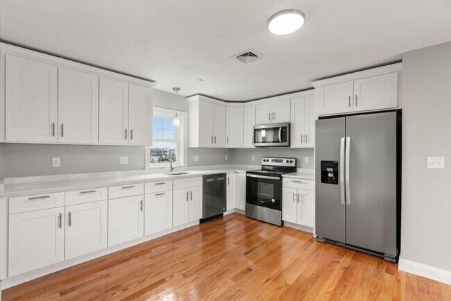 Building Photo - 166 Granite St