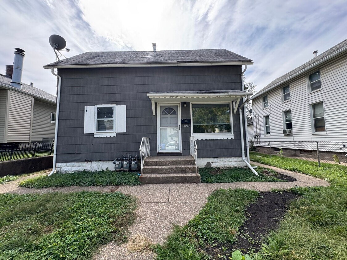 Primary Photo - 1020 18th Ave