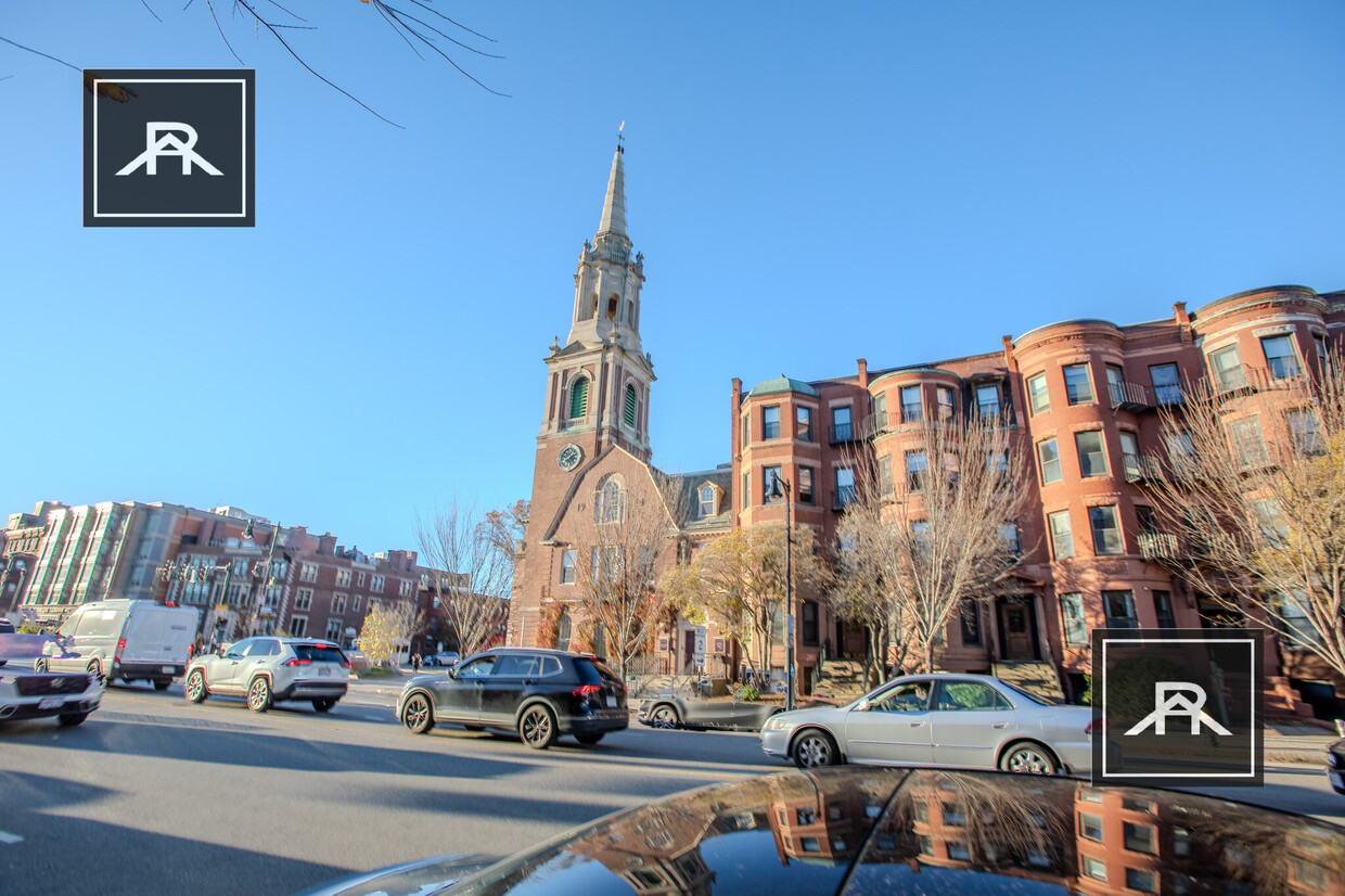 Building Photo - 871 Beacon St