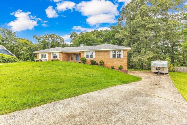 Building Photo - 140 Livingston Cir