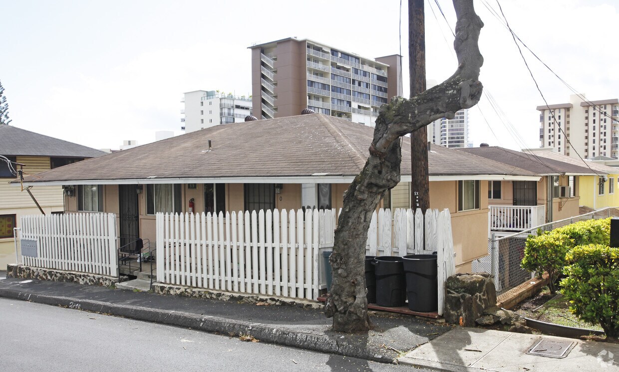 Building Photo - 919 Spencer St