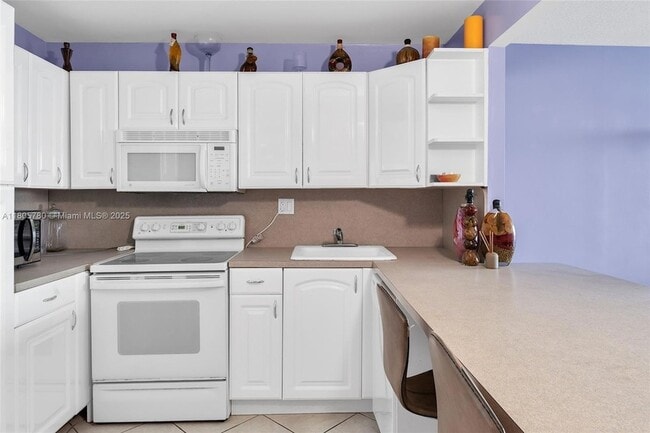 Building Photo - 2030 S Ocean Dr