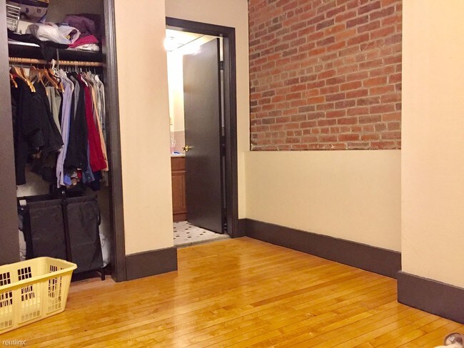 Building Photo - 1 br, 1 bath  - 149 Main St  1 Bath Apartment