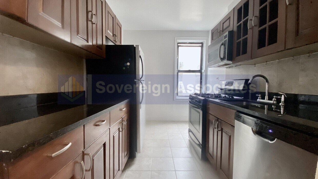 Building Photo - Top floor fully renovated one bedroom