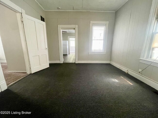 Building Photo - 2921 Dumesnil St