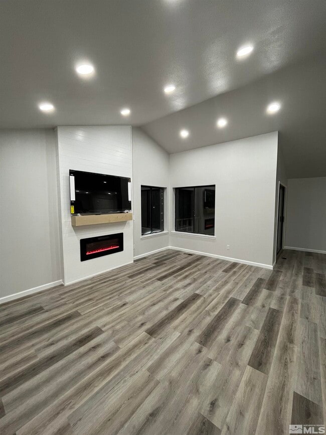 Building Photo - 6900 Sunkist Dr