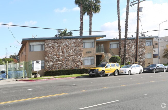 Building Photo - 10535 National Blvd