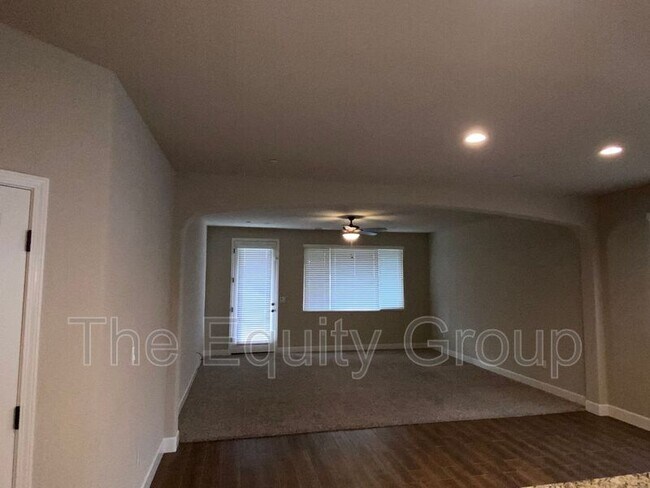 Building Photo - 551 Montana De Oro St