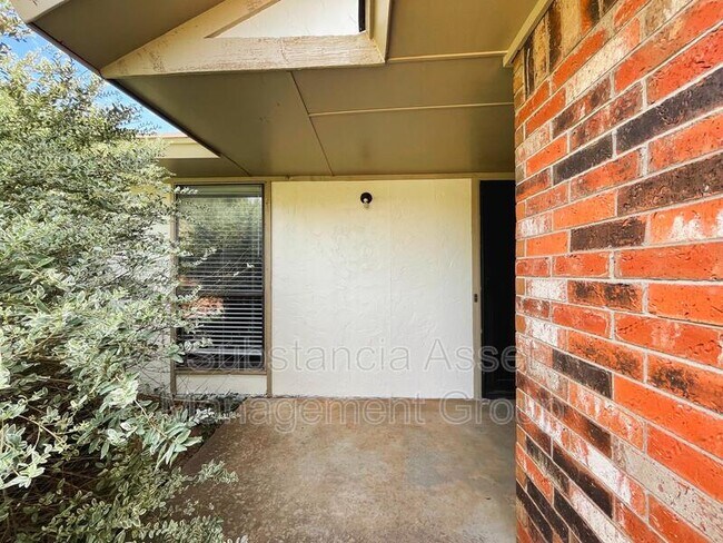 Foto del edificio - 1318 Pennington Ave