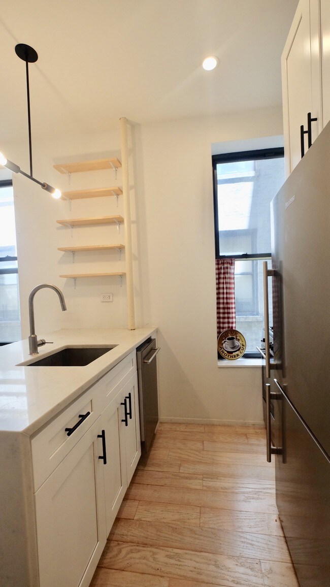 Building Photo - 472 Central Park West