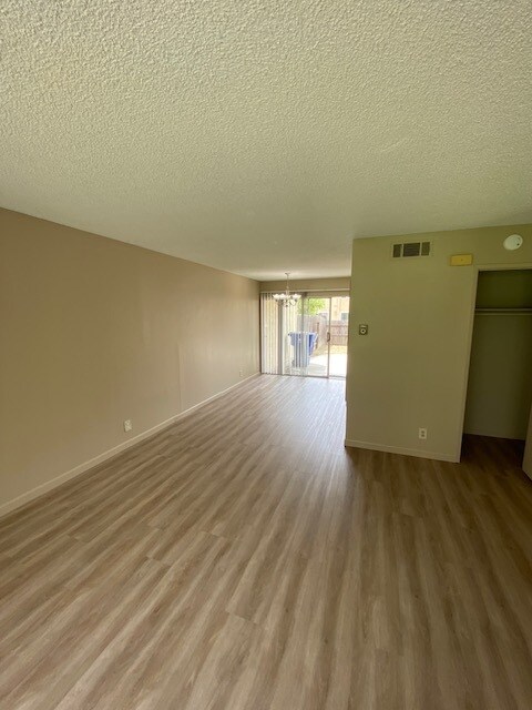 Foto del edificio - 7327 Unicorn Cir