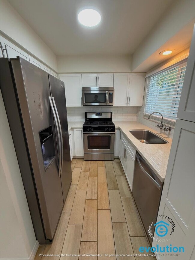 Building Photo - 1111 Adella Ave