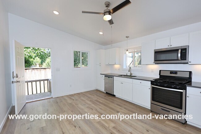 Foto del edificio - SE 88th Ave - 2 bedroom ADU close to the r...